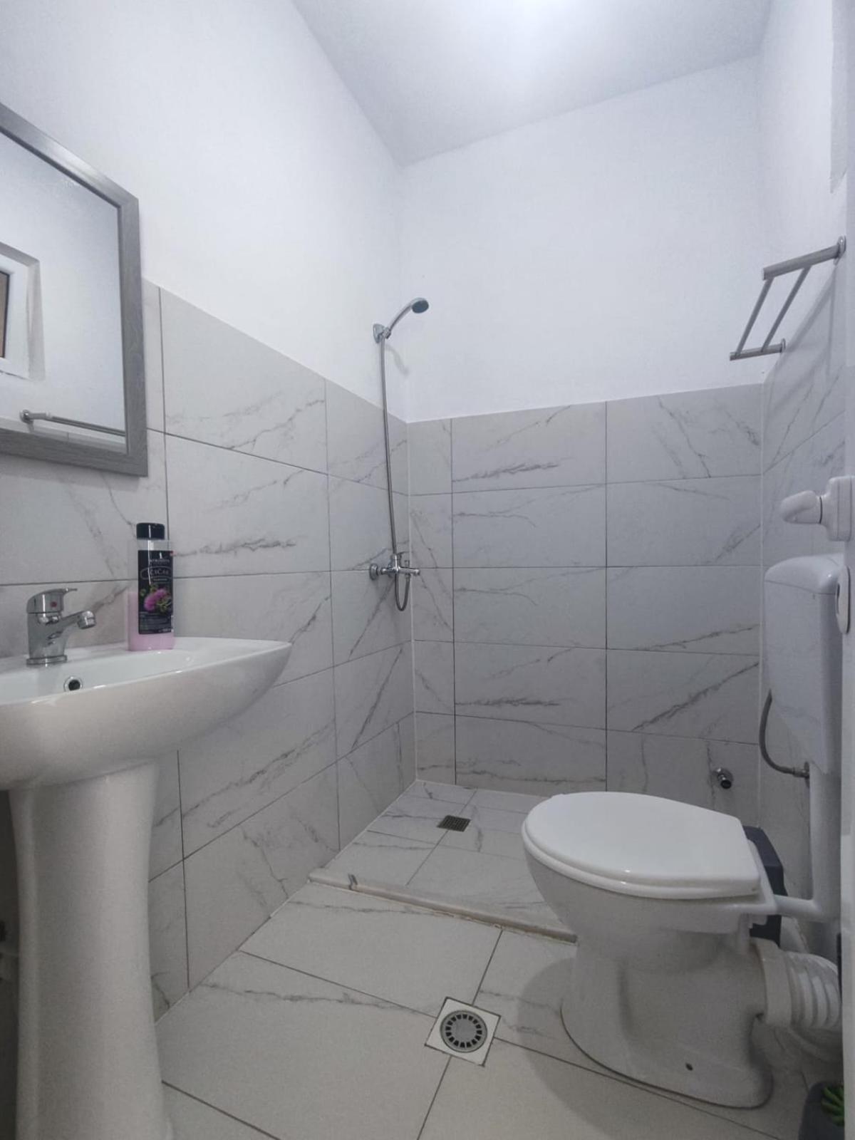 Roleo Guest House Lini Zewnętrze zdjęcie